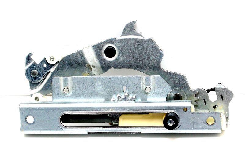 Samsung DD8201773A Scharnier - Svc assy-door link l,dw60m6070ib,odm,fbi